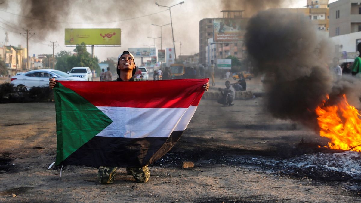 Golpe en Sudán: denuncian que el primer ministro sigue incomunicado y retenido