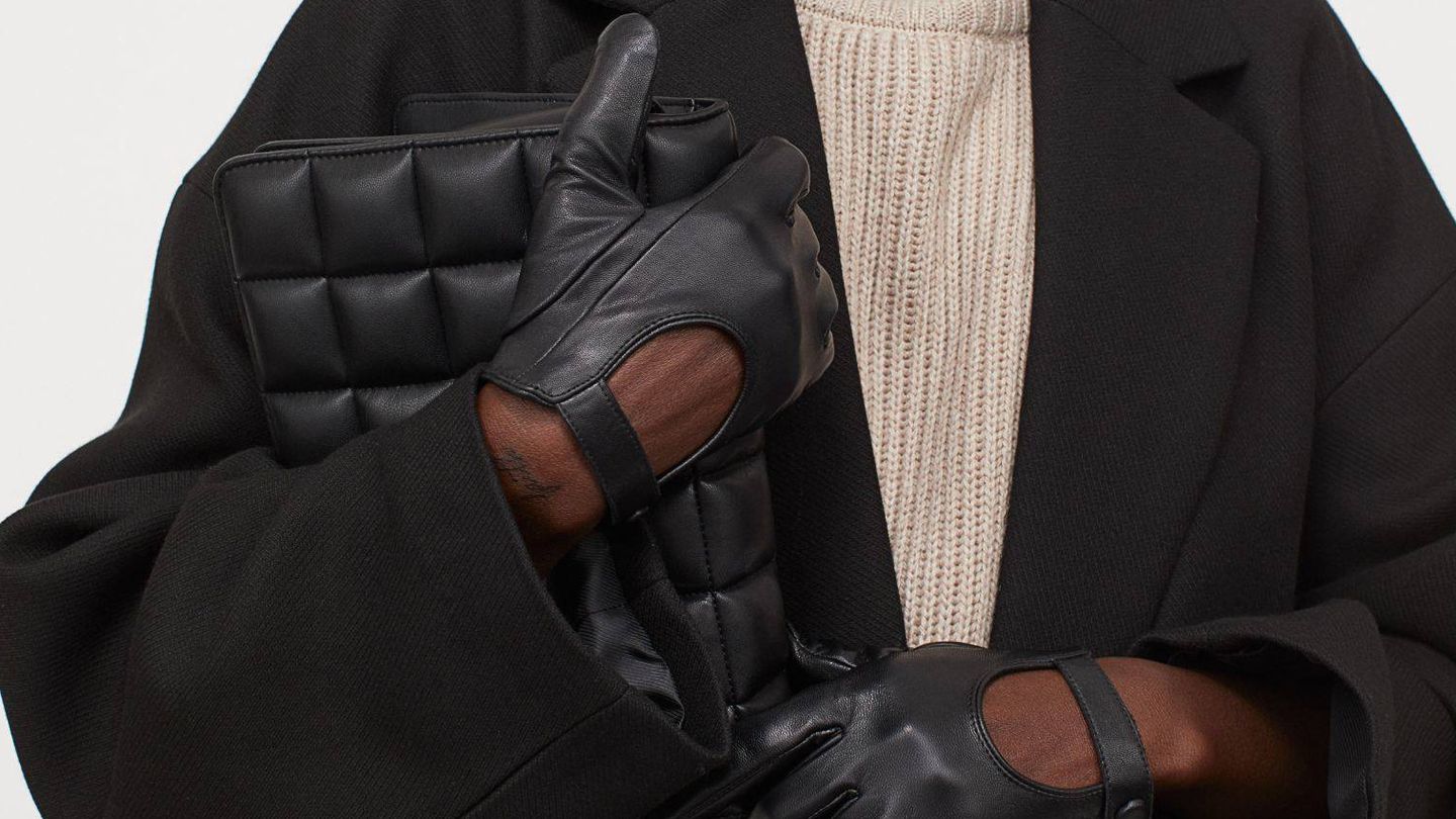 Con estos guantes de piel de HyM y unos botines tendrás un look perfecto. (Cortesía)