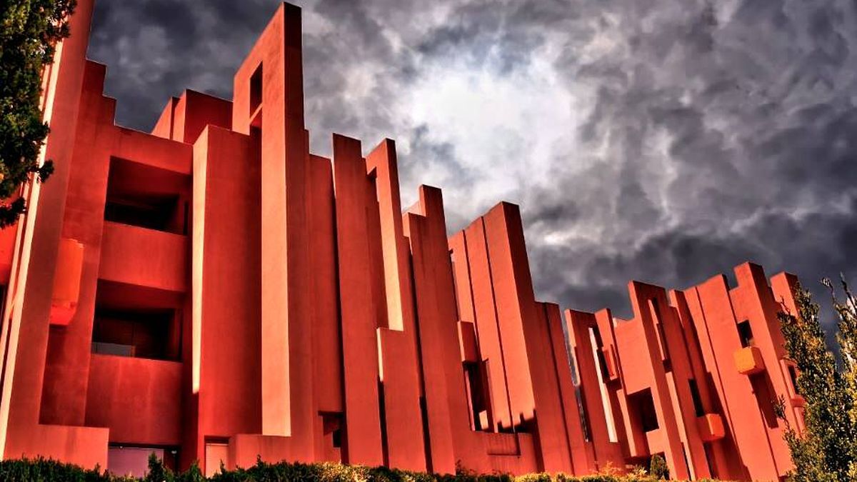La Muralla Roja de Bofill en Calpe cumple 50 años convertida en carne de Instagram