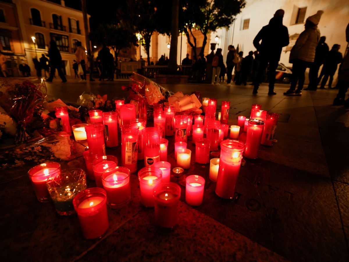 Foto: Homenaje al fallecido en Algeciras tras el posible ataque yihadista. (Reuters/Marcelo del Pozo)