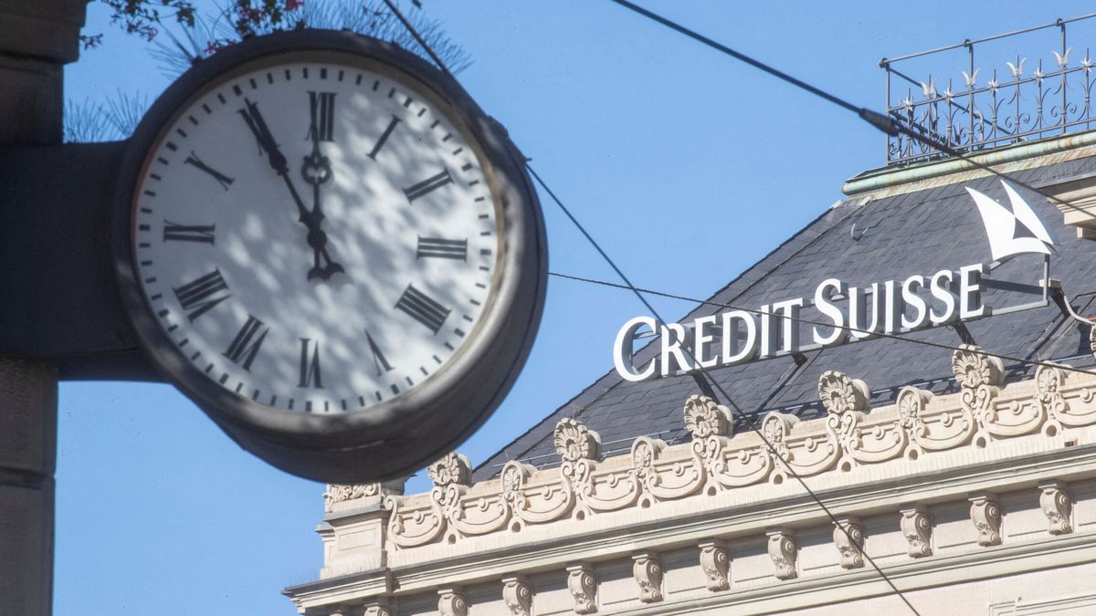La tormenta no amaina en Credit Suisse: probabilidad de quiebra al 28% y más salidas 