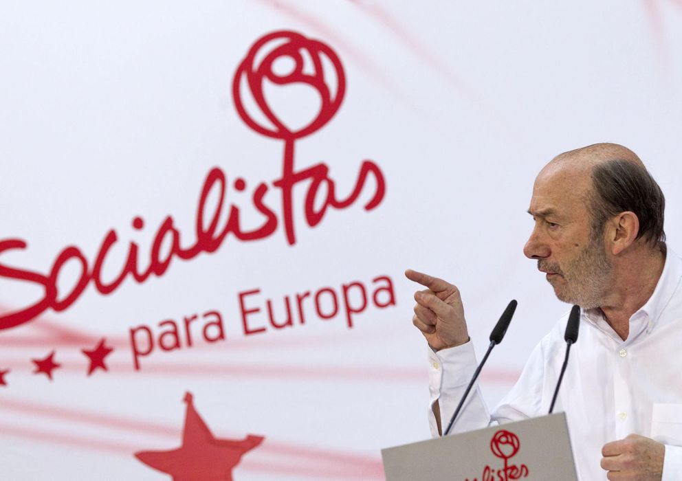 Foto: Rubalcaba, en el comité de los socialistas valencianos. (Efe)