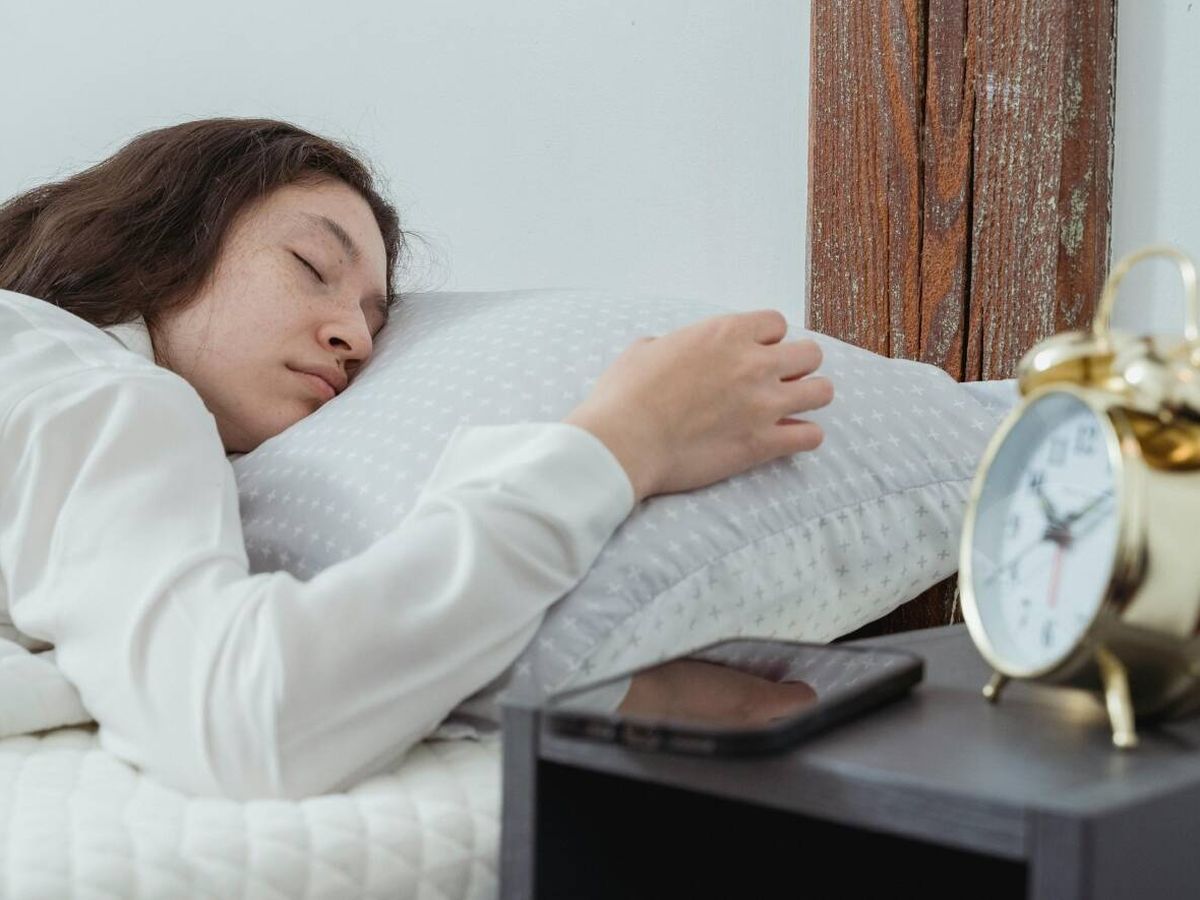 Foto: Crear una rutina de sueño y descansar con regularidad es lo más importante. (Pexels/Miriam Alonso)