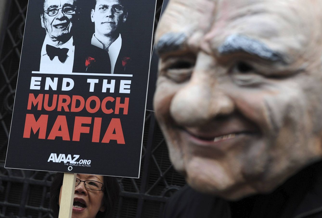 Manifestación contra Murdoch en Londres durante el escándalo de los pinchazos telefónicos. (EFE)                      