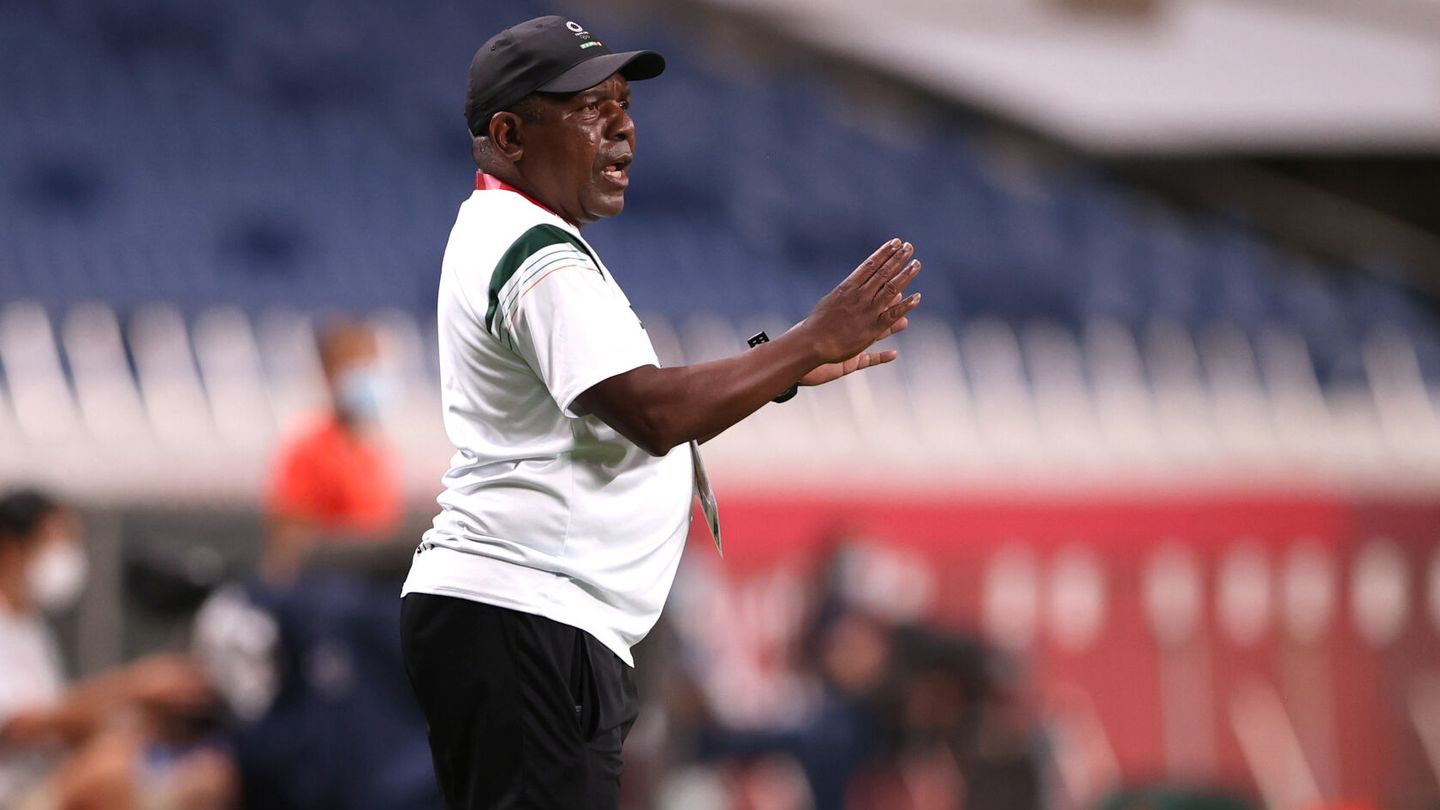 Bruce Mwape, entrenador de Zambia. (Reuters/Molly Darlington)
