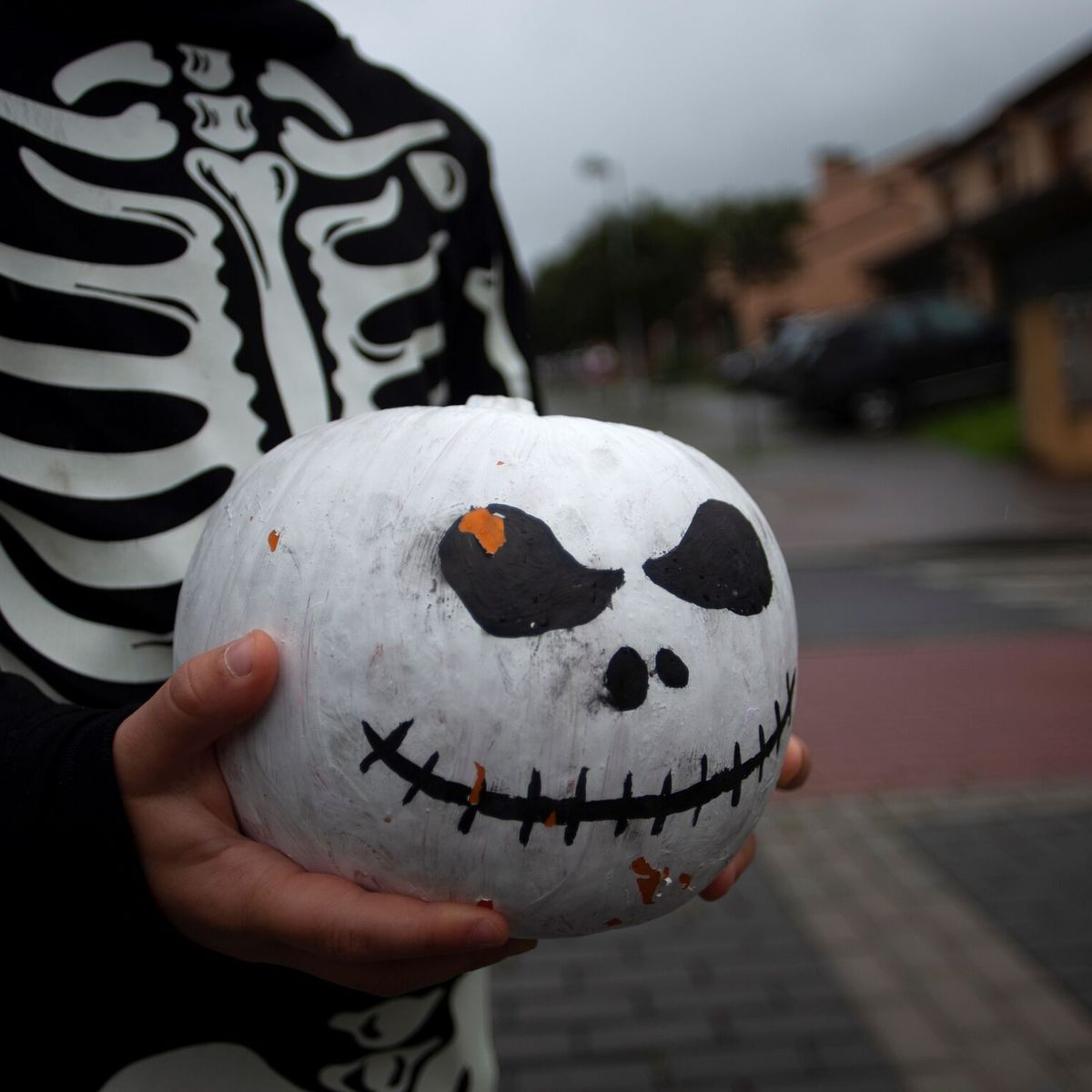 Cruzados contra calabazas: ¿debemos celebrar Halloween o limpiar tumbas en  Todos los Santos?