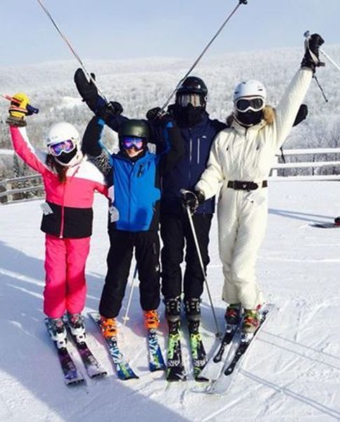 Michael Douglas y Catherine Zeta-Jones en un viaje de esquí en Quebec junto a sus hijos, Dylan y Carys