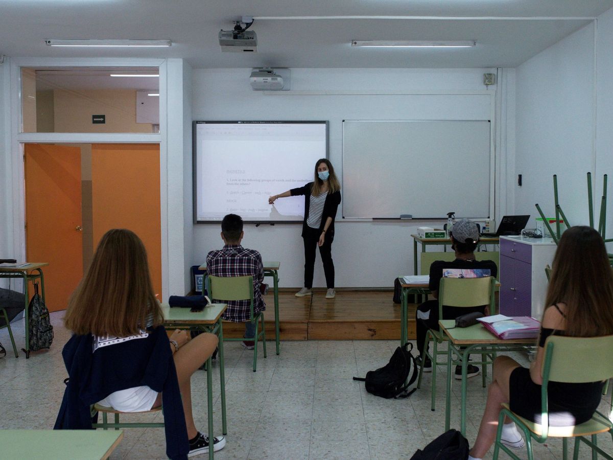 Foto: Alumnos en un instituto en Galicia. (EFE)