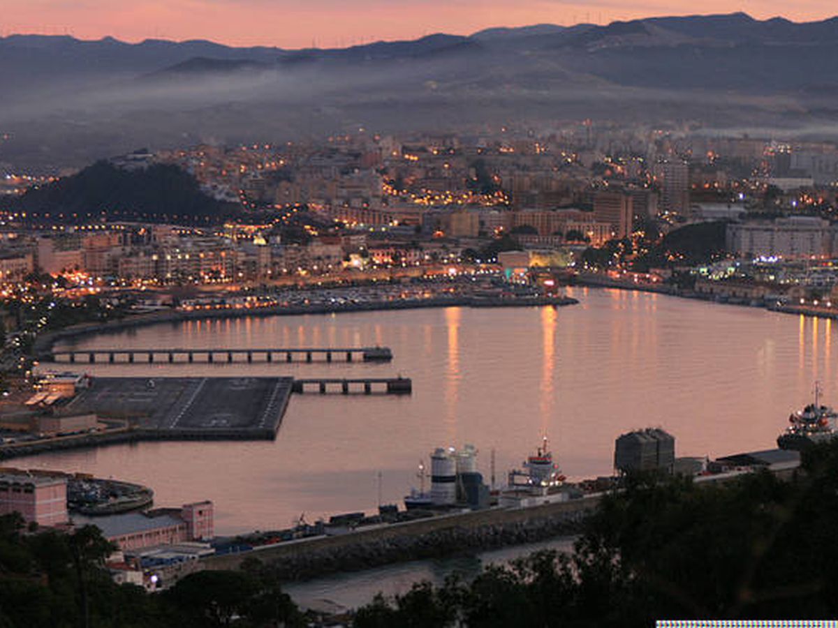 Foto: Vista aérea de Ceuta y la bahía norte desde el monte Hacho. (Wikimedia/Discasto)
