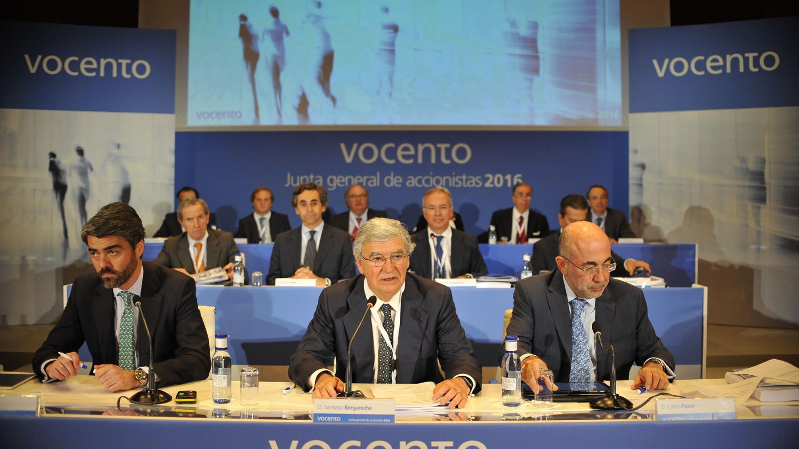 Foto: Luis Enríquez (i) y Santiago Bergareche (c), en la junta de accionistas de 2015. (Ignacio Pérez)