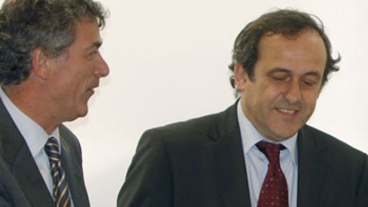 Villar medió ante Platini en el aplazamiento de la sanción al Atleti