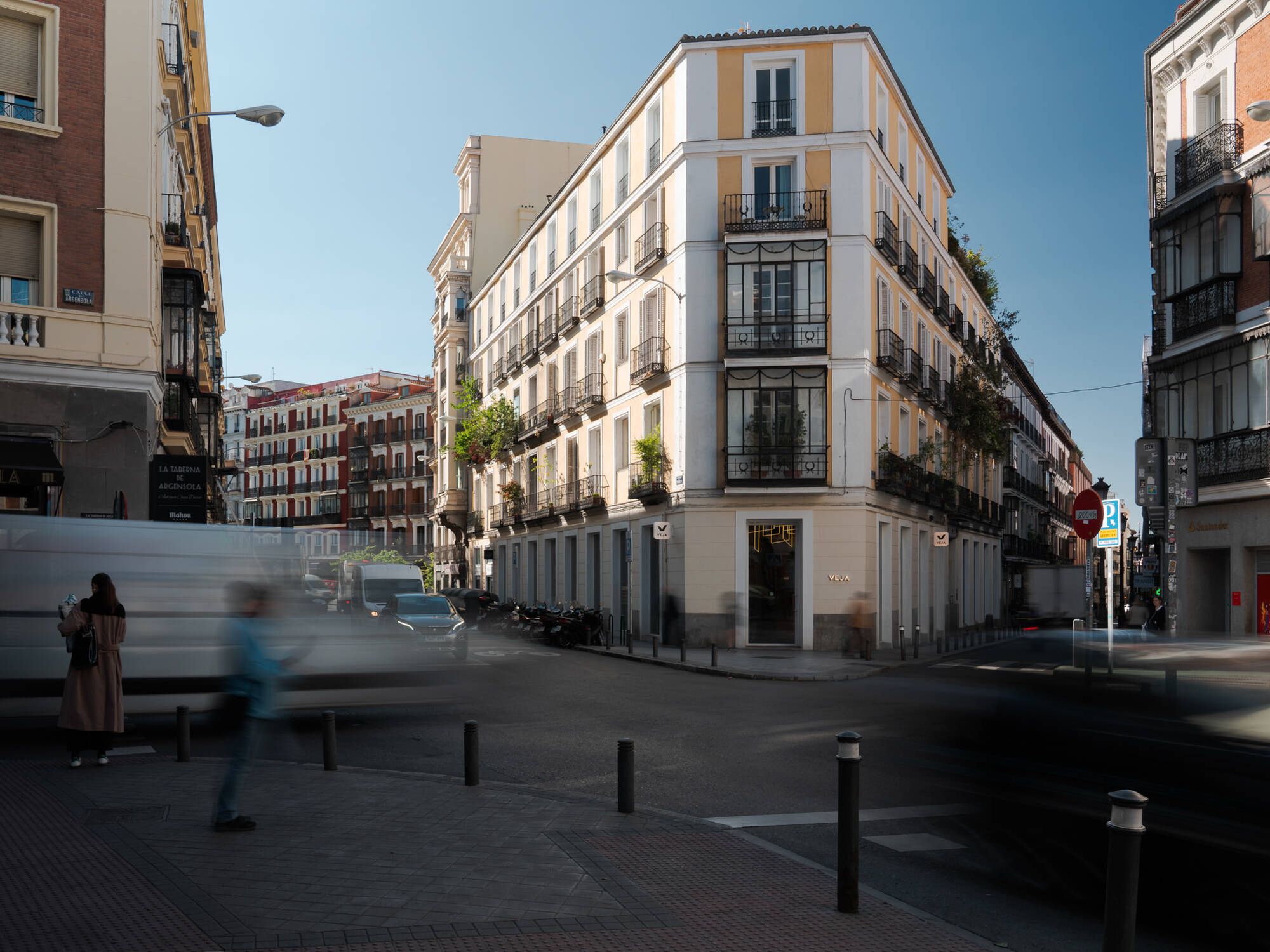 Vista de una de las calles del Barrio de la Justicia de Madrid. (G. G. C.)