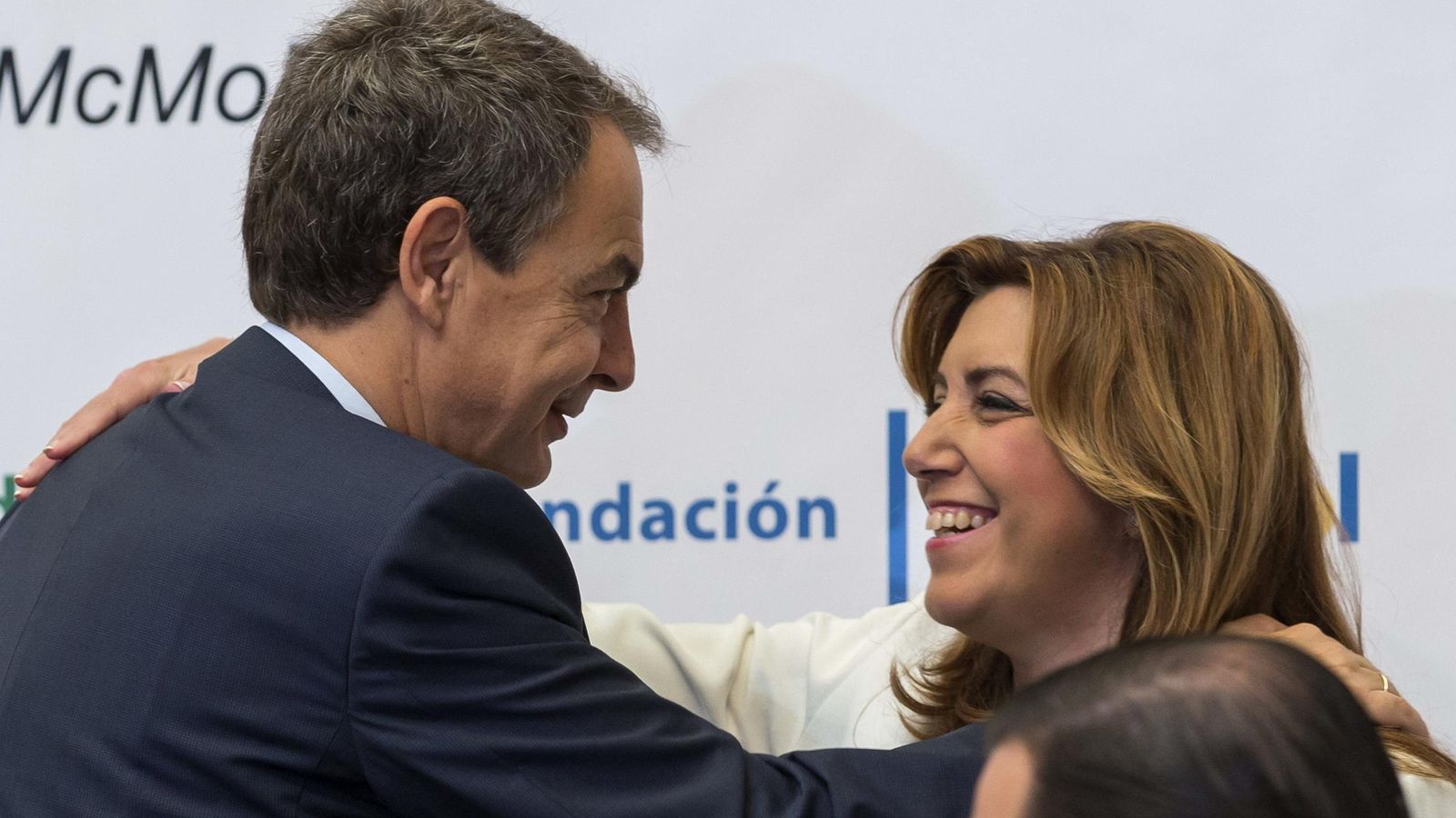 Foto: La presidenta de la Junta de Andalucía, Susana Díaz, abraza al expresidente del Gobierno, José Luis Rodriguez Zapatero. (EFE)
