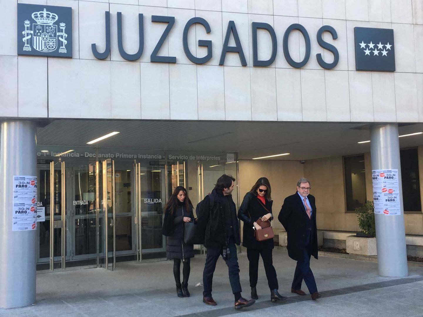 Juan Luis Cebrián, a su salida del Juzgado de Primera Instancia número 5 de Madrid. (EC)