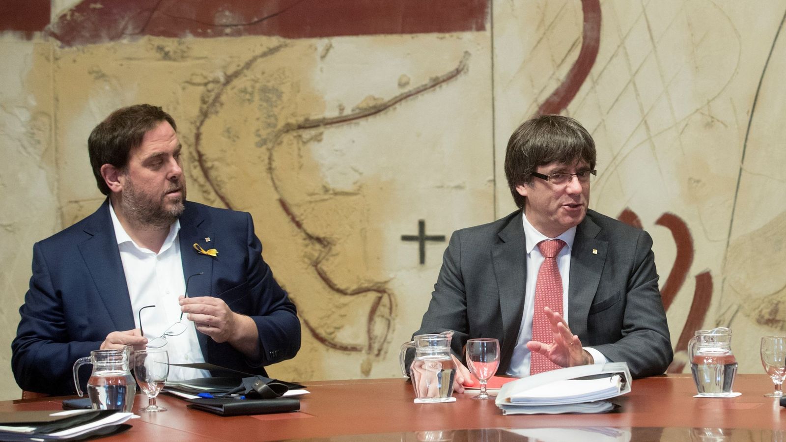 Foto: El expresidente de la Generalitat Carles Puigdemont (d) y el exvicepresidente Oriol Junqueras. (EFE)
