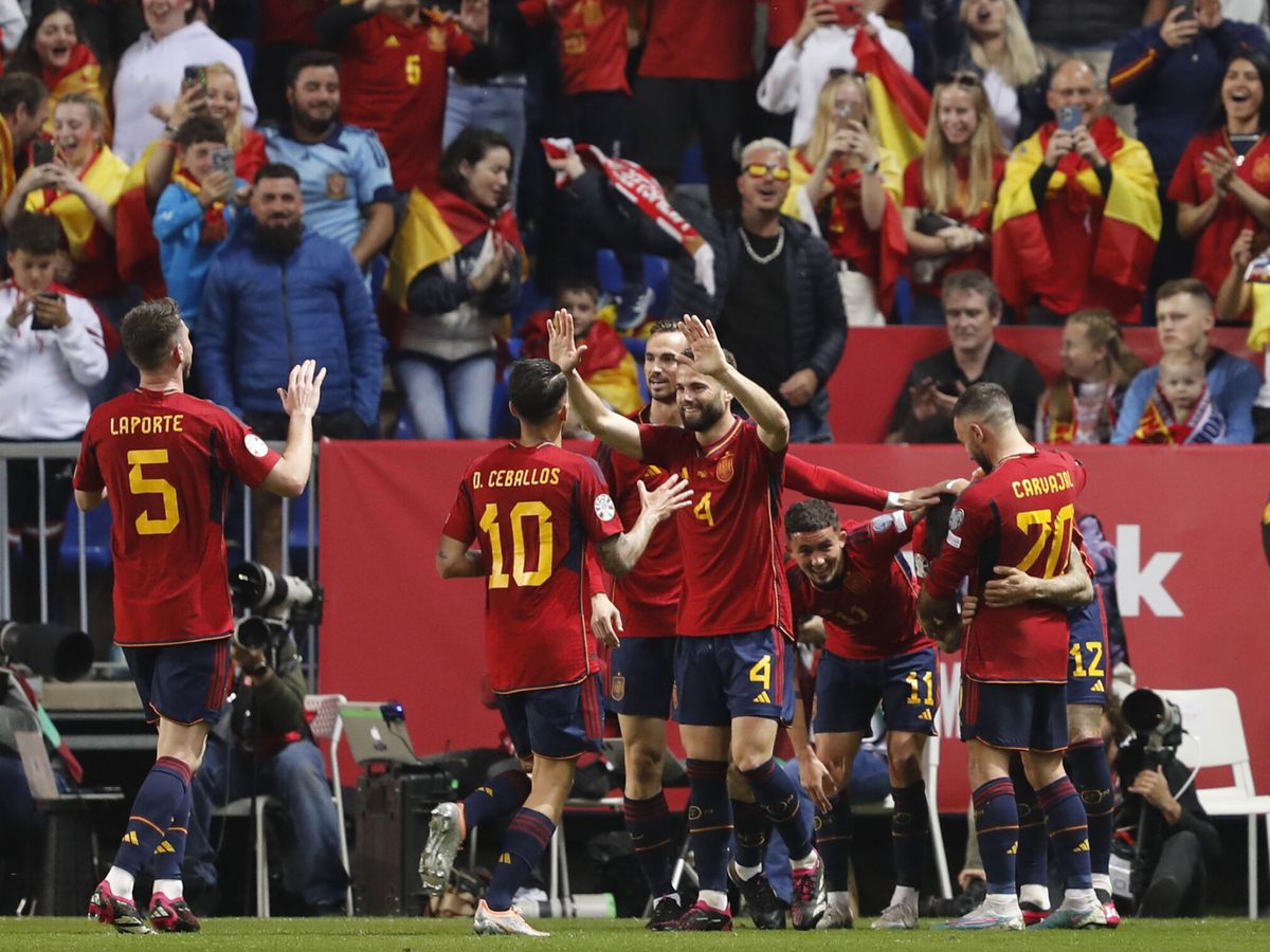 Foto: España celebra un gol ante Noruega. (EFE/Jorge Zapata)