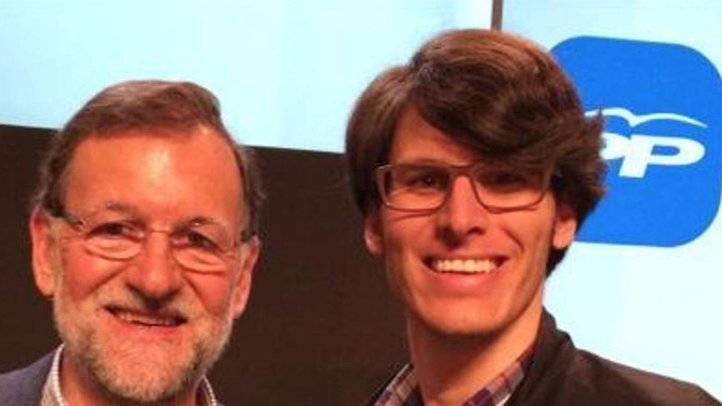 Luis Salom, con Mariano Rajoy, en la foto que durante varios años usó de perfil de Twitter y que ahora ha cambiado. 