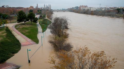 La punta de la crecida del Ebro se acerca a Pina y el nivel del río baja 36 cm en Zaragoza