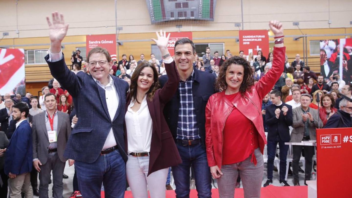 Ximo Puig, Sandra Gómez, Pedro Sánchez y Mercedes Caballero, en Valencia. 