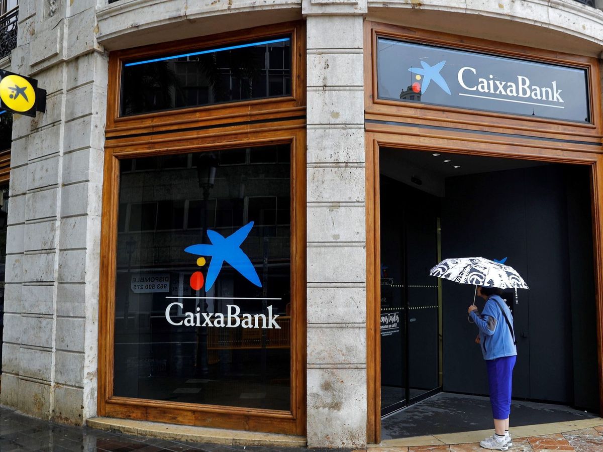 Foto: Oficina de CaixaBank en Valencia. (EFE/Manuel Bruque)