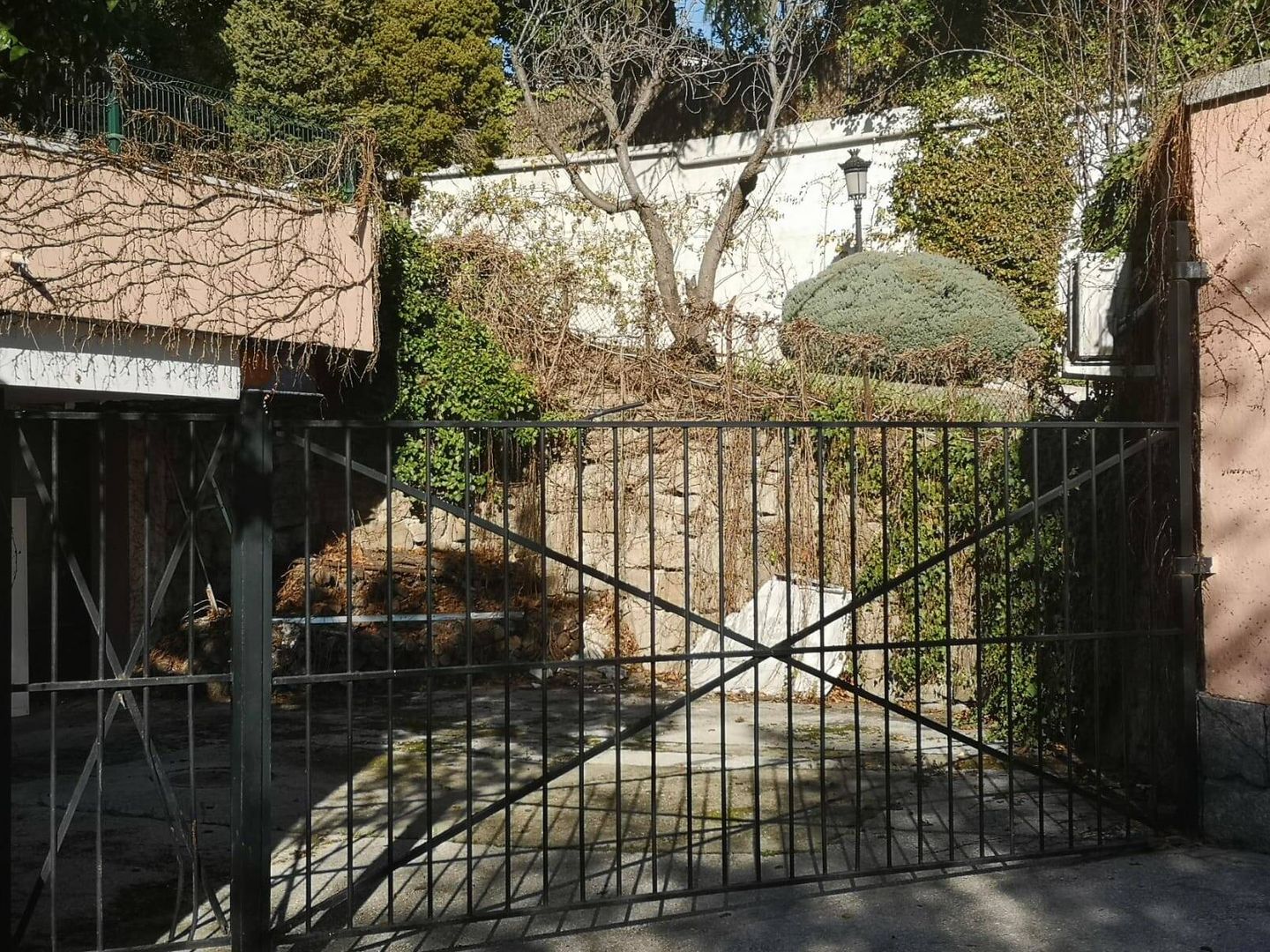 Vista actual de la entrada a la casa de la infanta Pilar en Puerta de Hierro. (Clipper Press)
