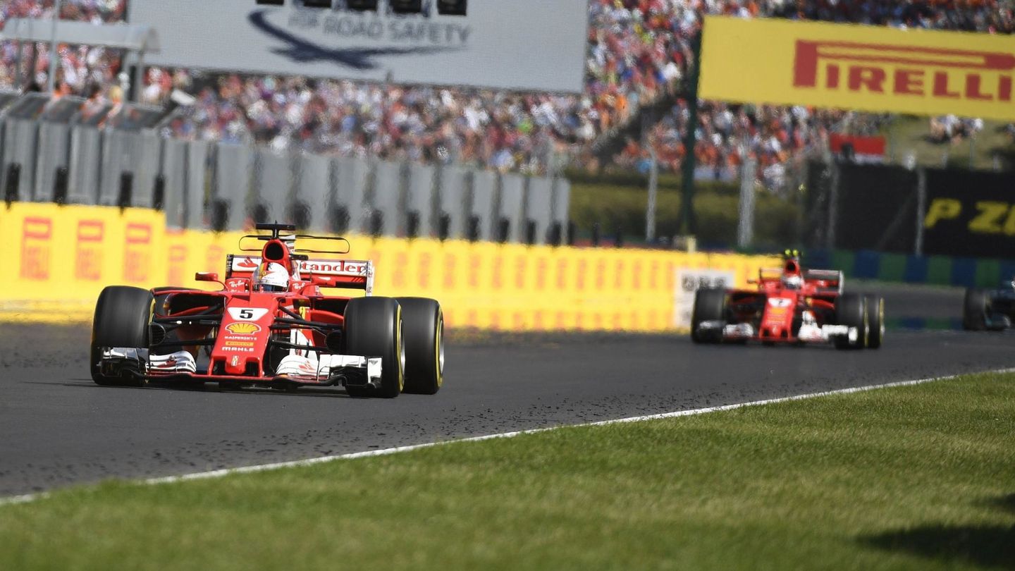 Raikkonen, persiguiendo a Vettel durante la carrera. (EFE)