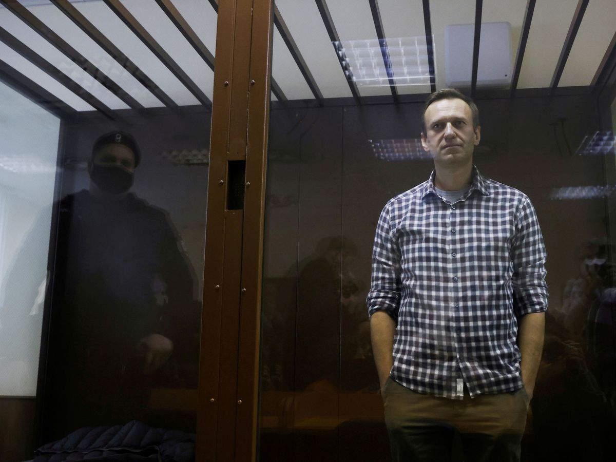 Foto: El opositor ruso Alexéi Navalni durante una sesión de su juicio el pasado 20 de febrero en Moscú. (Reuters)