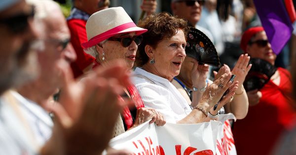 Foto: Concentración de pensionistas en Sevilla. (EFE)