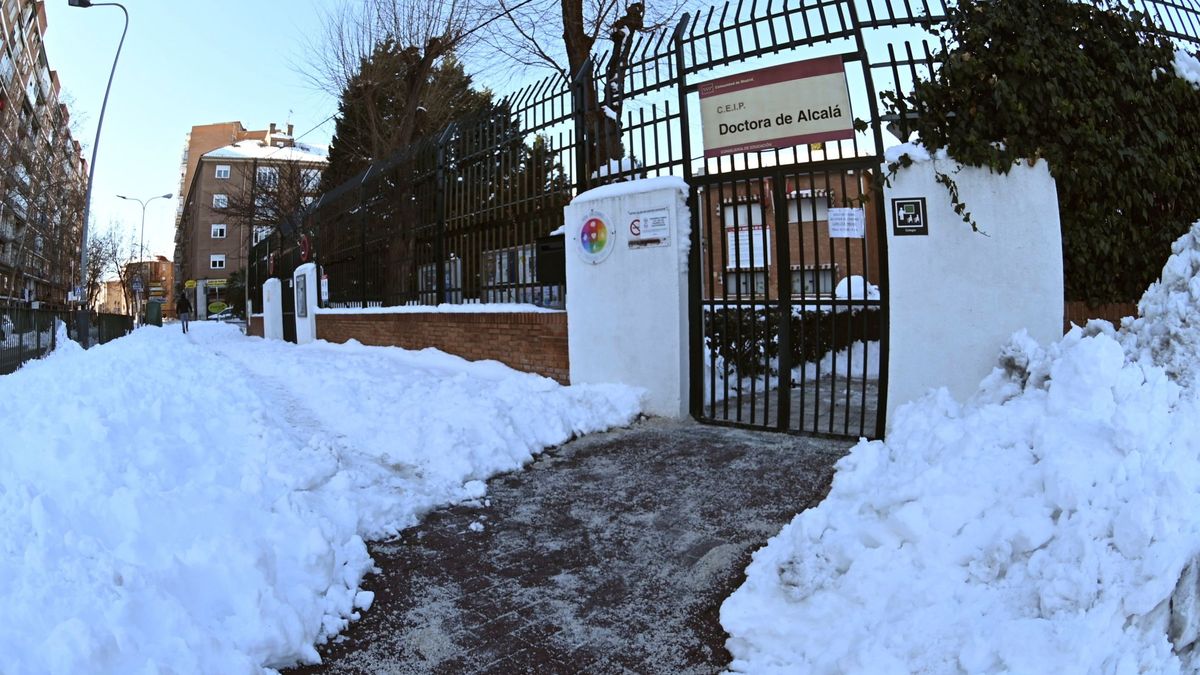 Madrid retrasa al miércoles la vuelta a las aulas y ampliará 3 días el calendario escolar