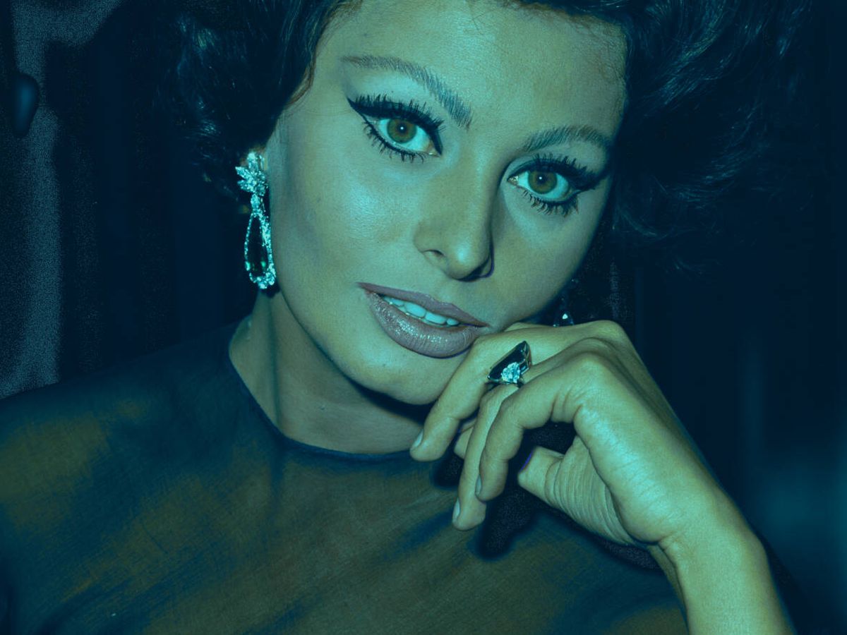 Foto: Sophia Loren, en los 60 con manicura muy discreta a ras de las cutículas. (Getty/Fox Photos)