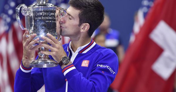 Foto:  Novak Djokovic besa el trofeo del US Open (EFE)