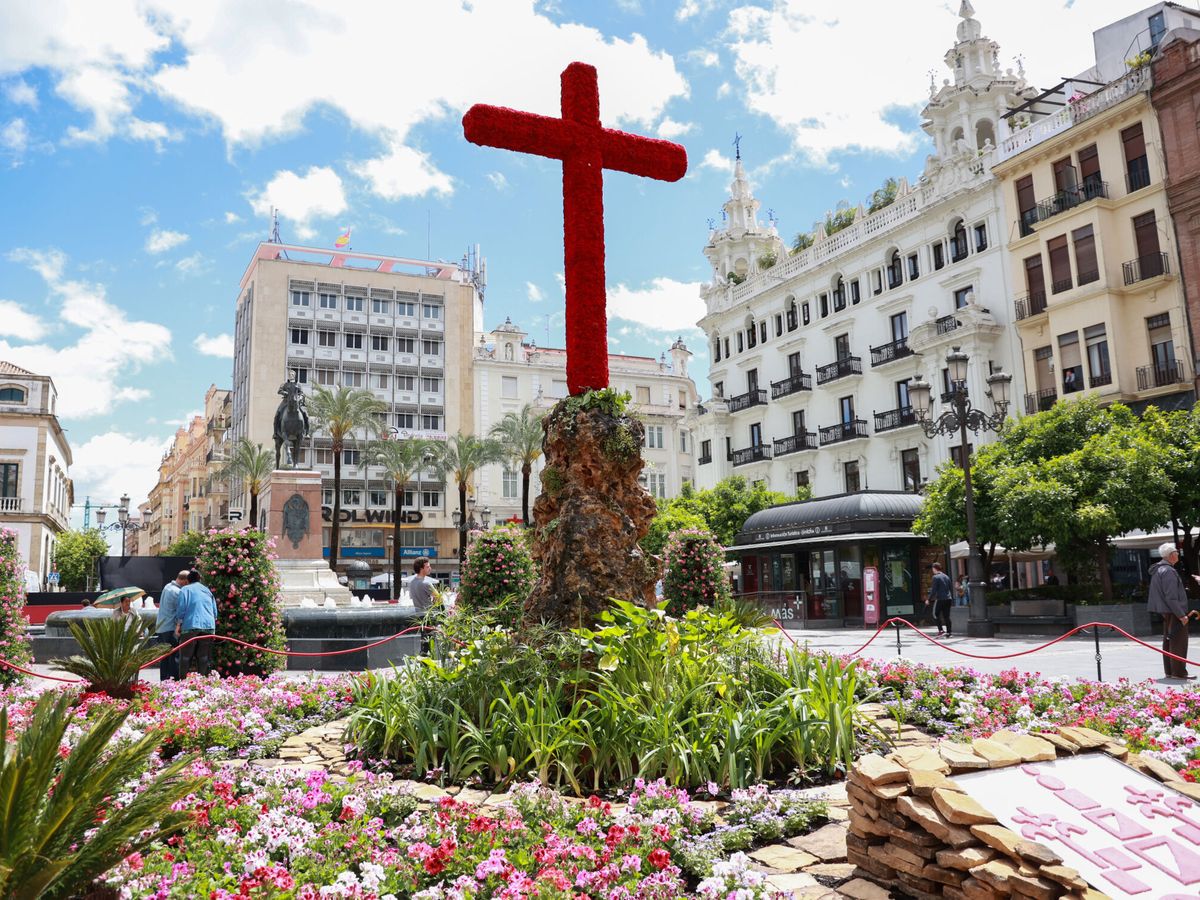 Foto: Acabadas las fiestas de las Cruces en Córdoba, comienzan en otras ciudades andaluzas. (Europa Press/Rocío Ruz)