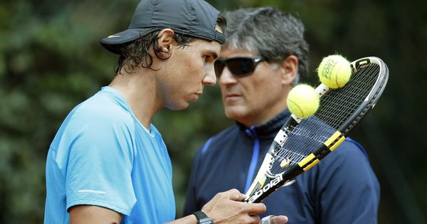 Foto: Rafa Nadal, junto a su tío Toni en un entrenamiento. (EFE)