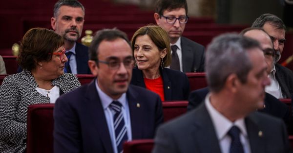 Foto: Josep Rull (segunda fila - i) en el banquillo del Supremo. (EFE)