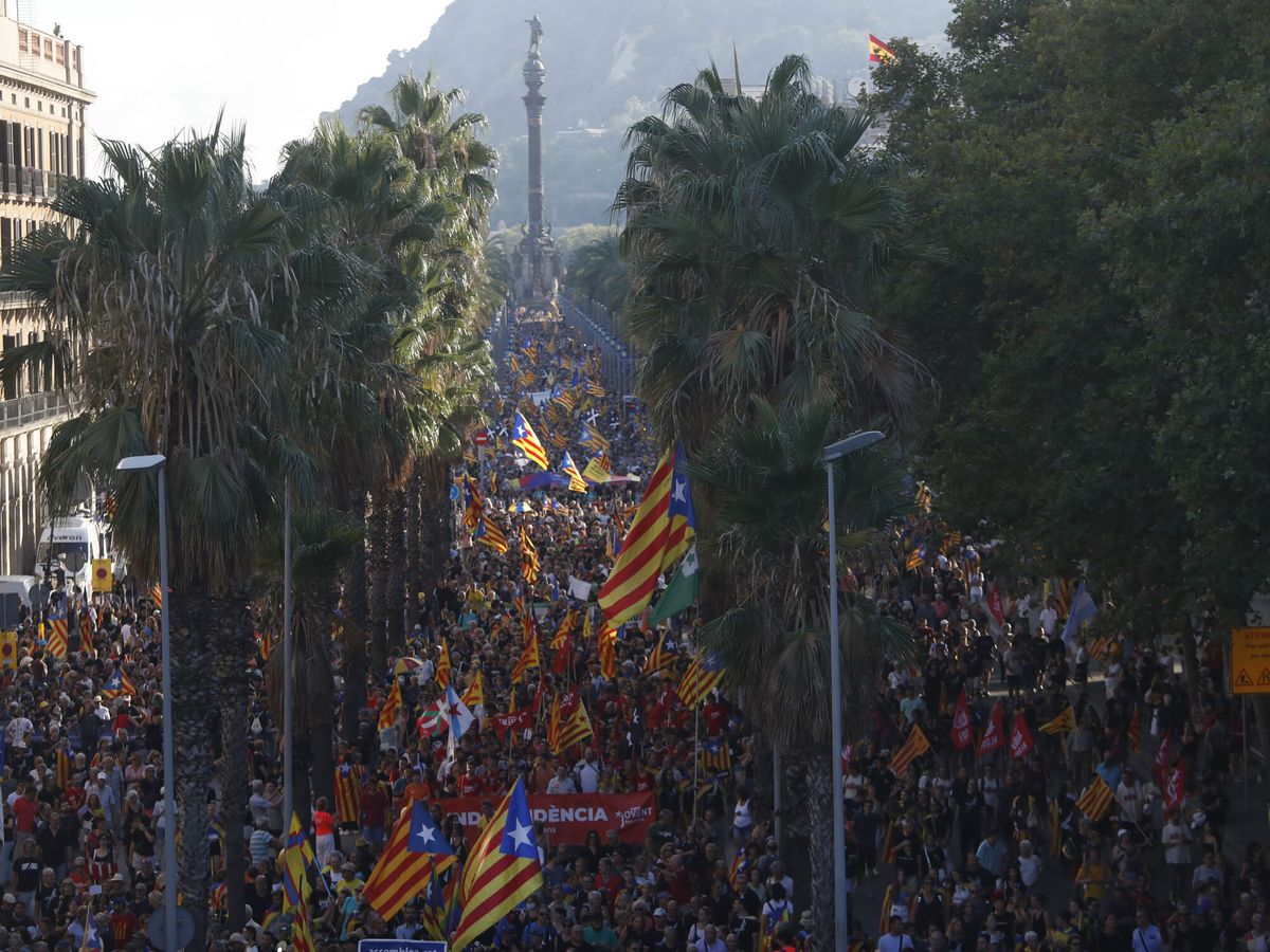 Foto: Manifestación con motivo de la Diada en Barcelona. (EFE/Marta Pérez)