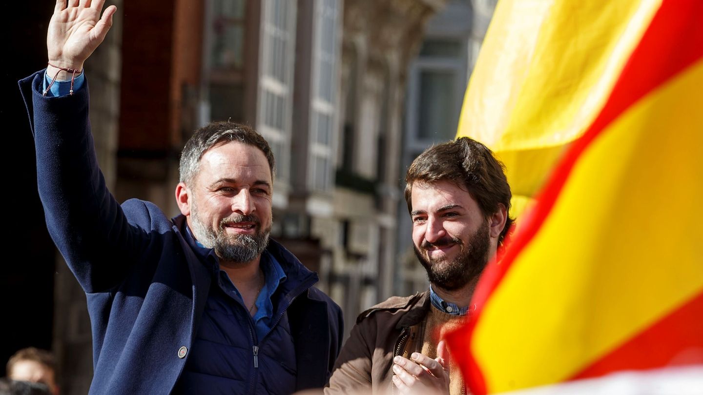 Santiago Abascal y Juan García-Gallardo, en un acto electoral en Burgos. (EFE)