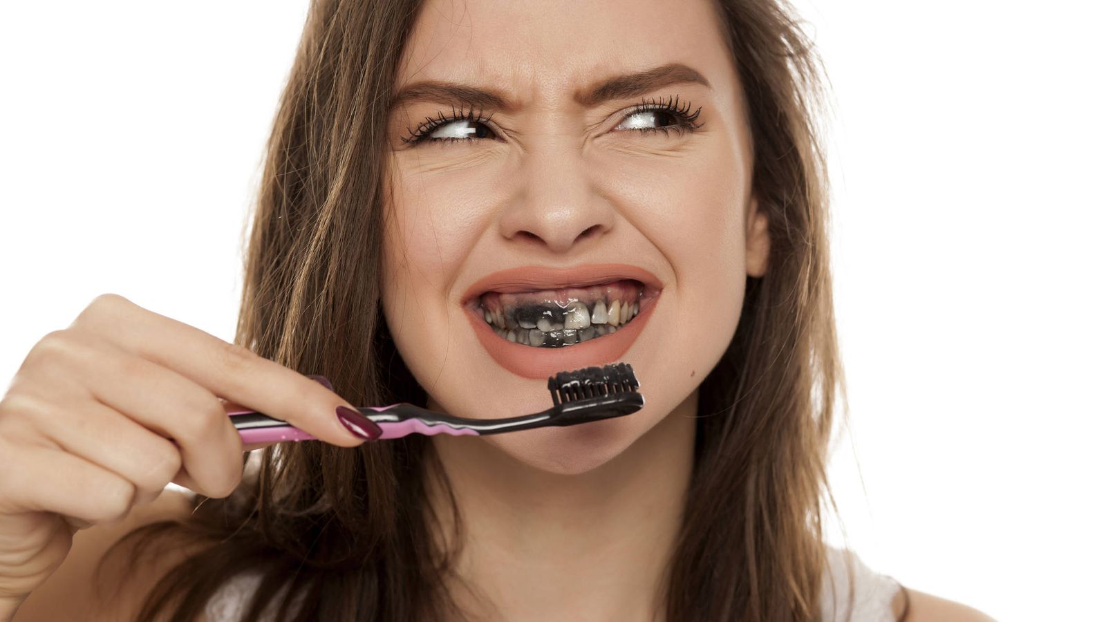 Foto: ¿Carbón activado para unos dientes blancos? (Foto: iStock)
