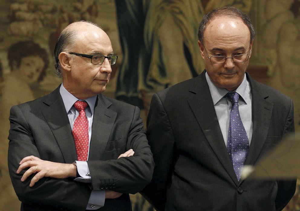 Foto:  El gobernador del Banco de España, Luis María Linde (dcha), junto al ministro de Hacienda, Cristóbal Montoro (Efe)