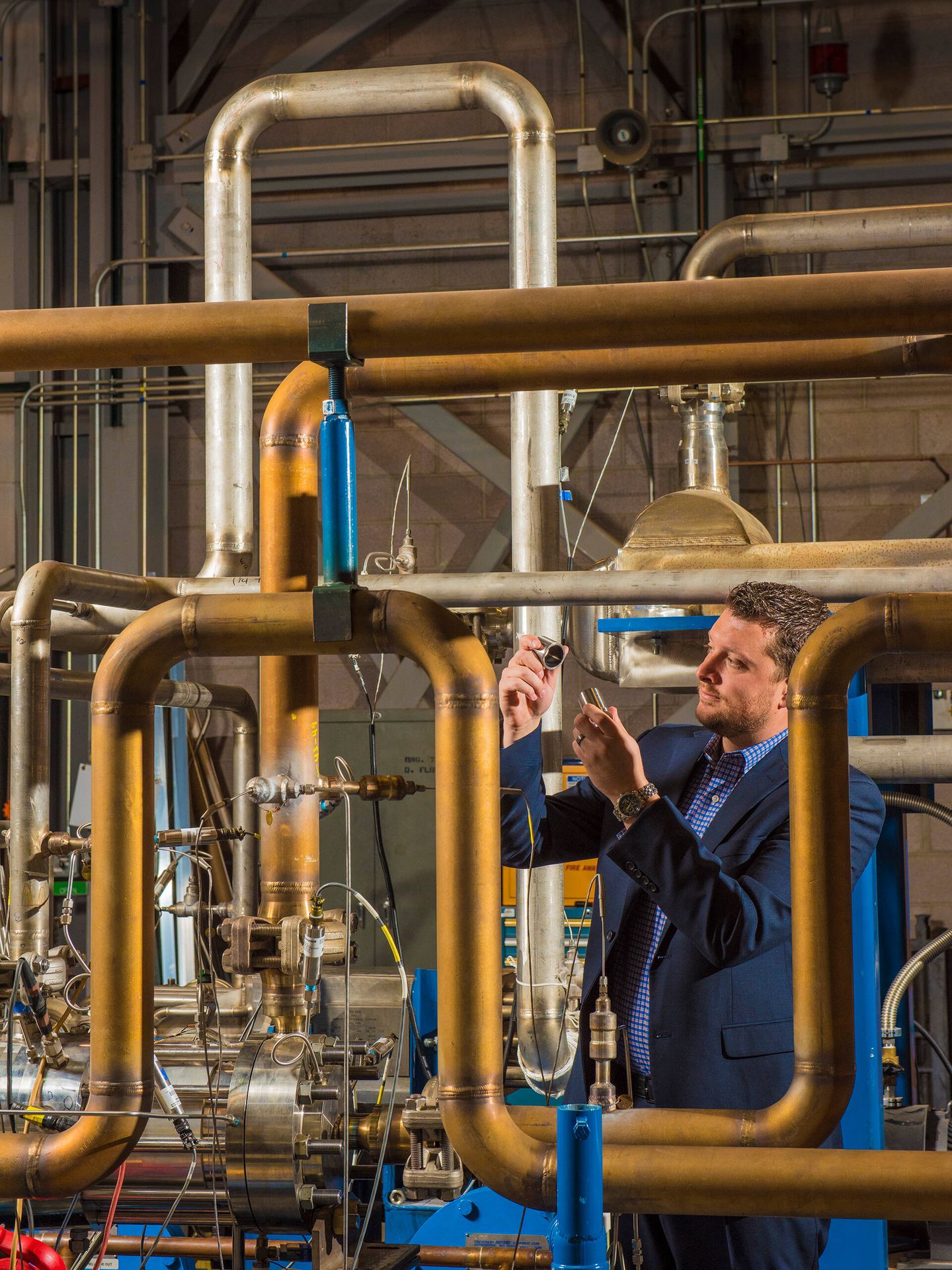 Darryl Fleming con el sistema de Brayton con CO2 supercrítico. (Sandia National Laboratory)