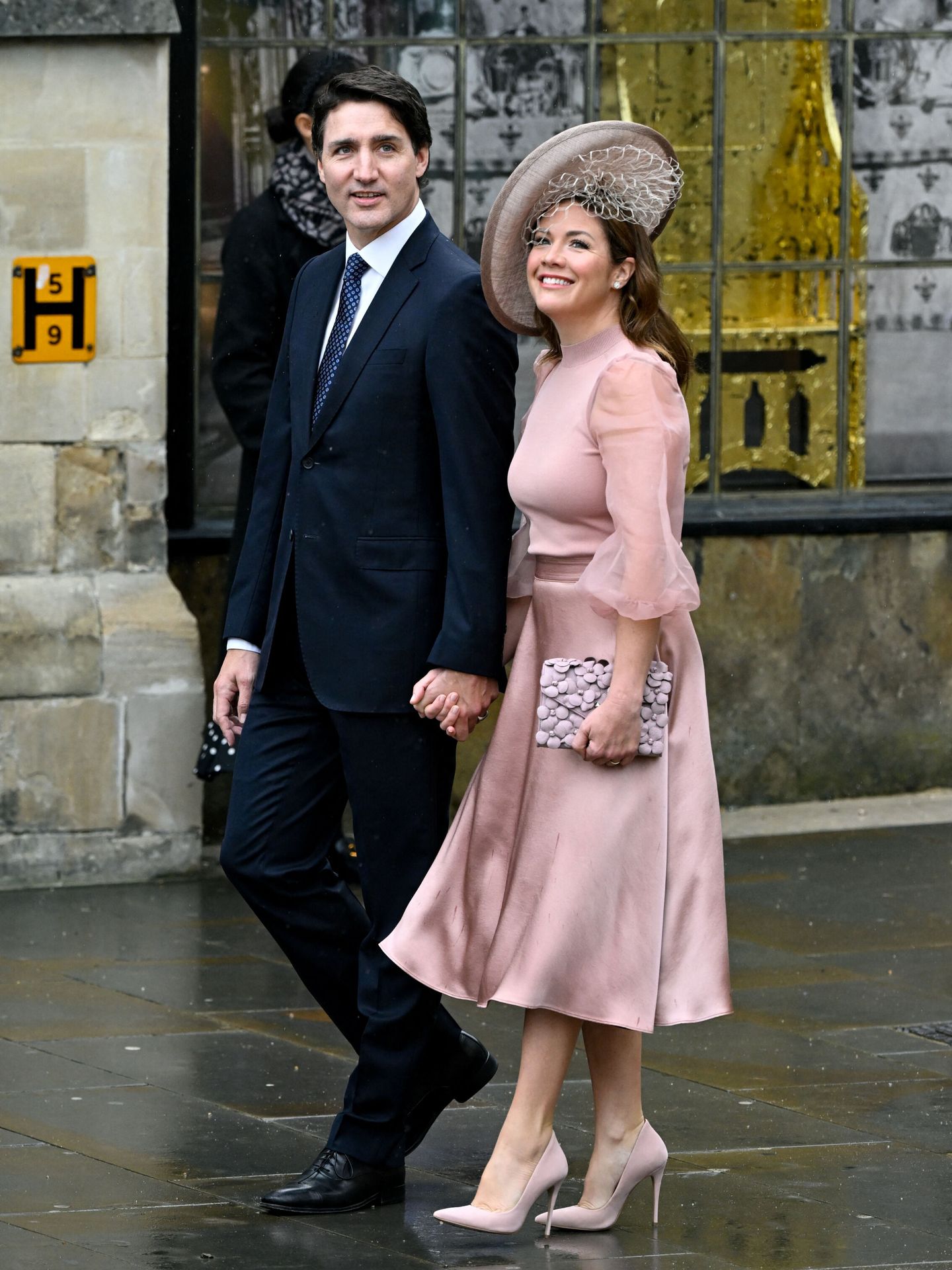 Justin Trudeau y su esposa, Sophie Trudeau, a su llegada a la abadía. (Reuters/Pool/Toby Melville)