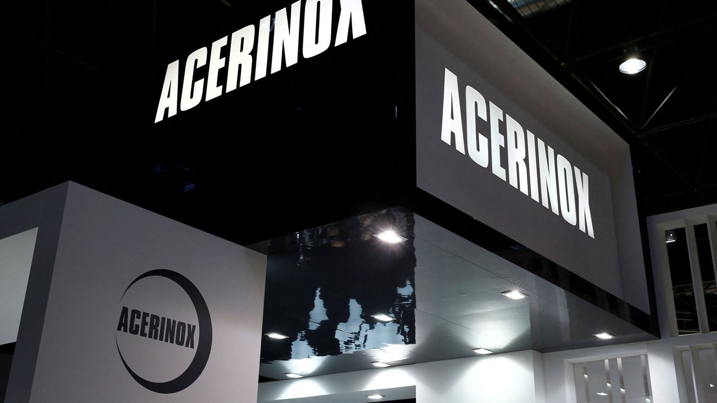Logo de Acerinox en un stand. 