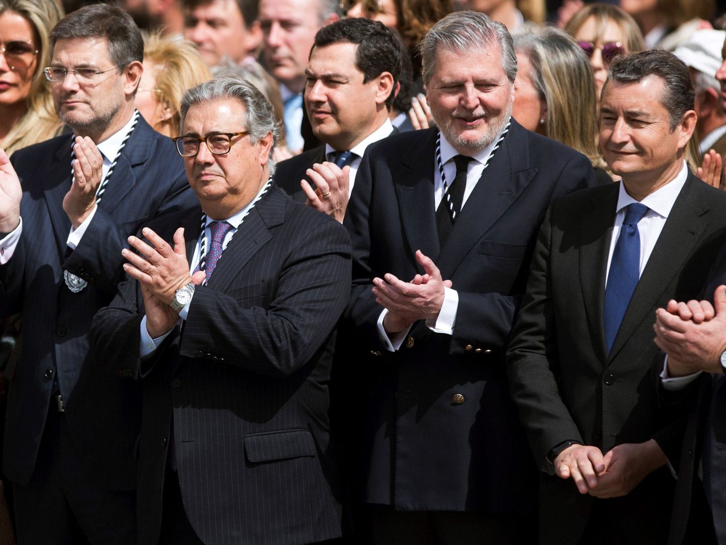 Políticos en la procesión del año pasado. (EFE)