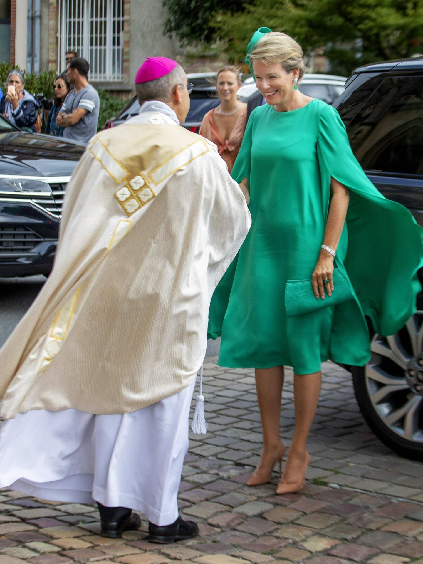 La reina Matilde, a su llegada a la iglesia. (Cordon Press)