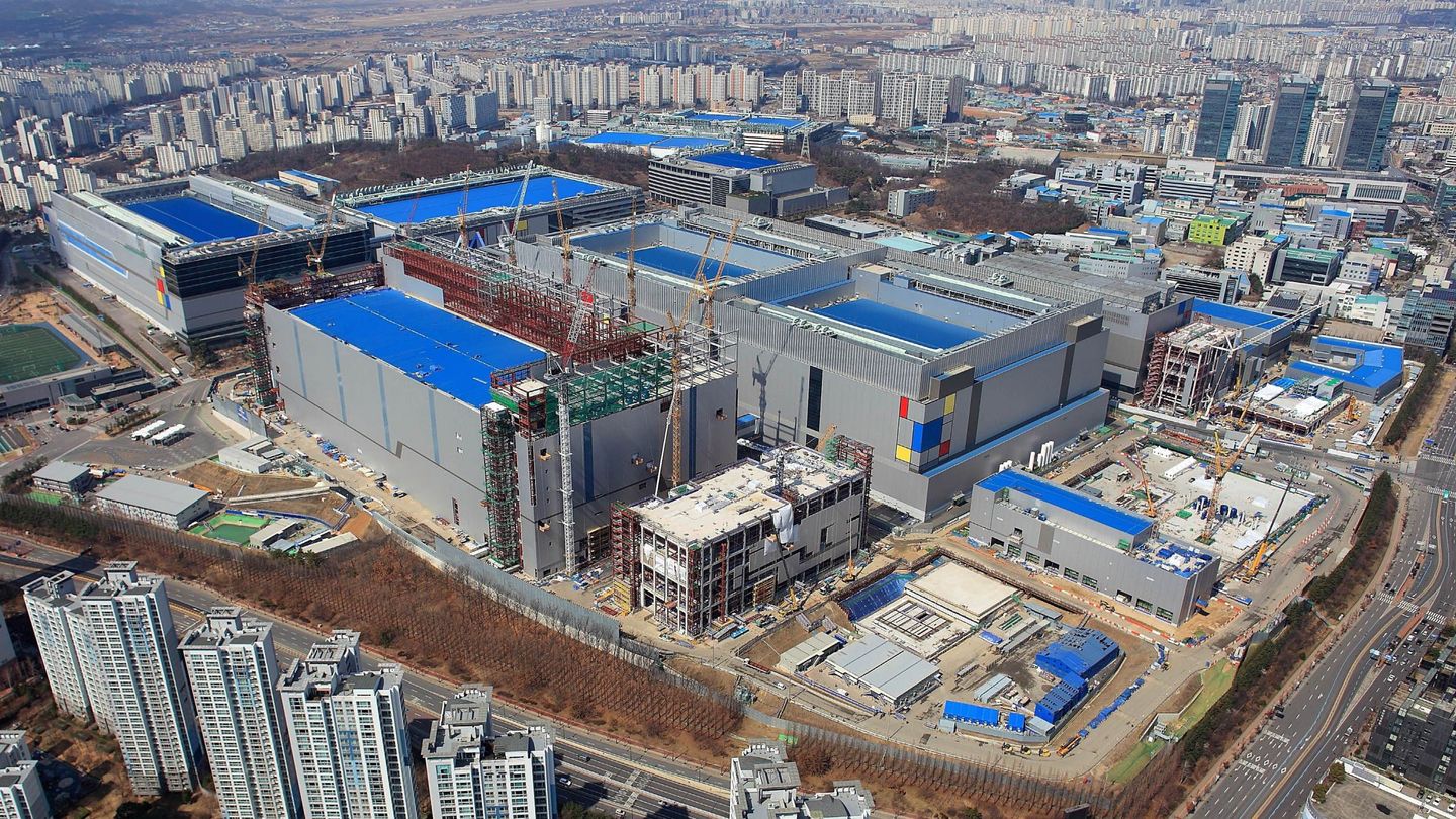 Construcción de una planta de semiconductores de Samsung en Corea. (EFE)