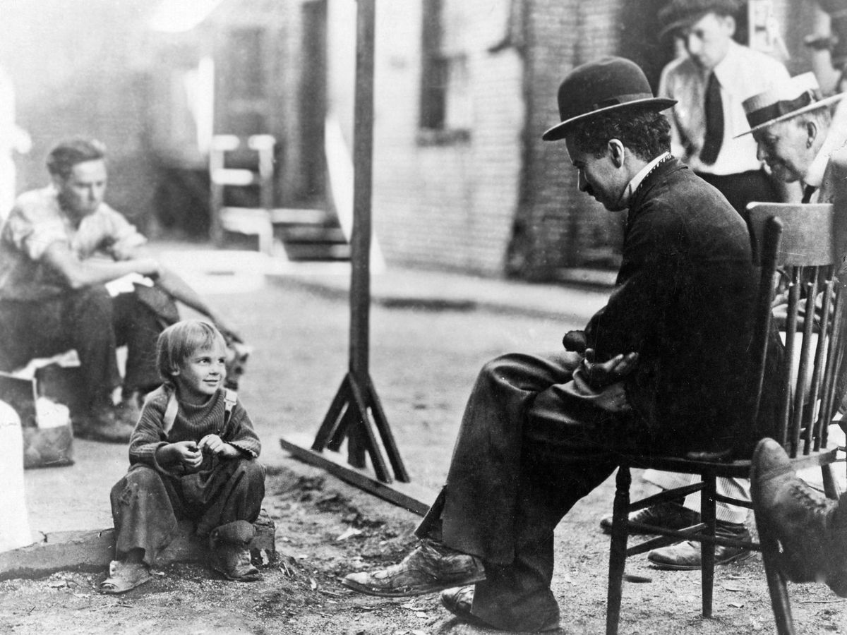 Foto: Charles Chaplin y Jackie Coogan, en el rodaje de 'El chico'. (CP)