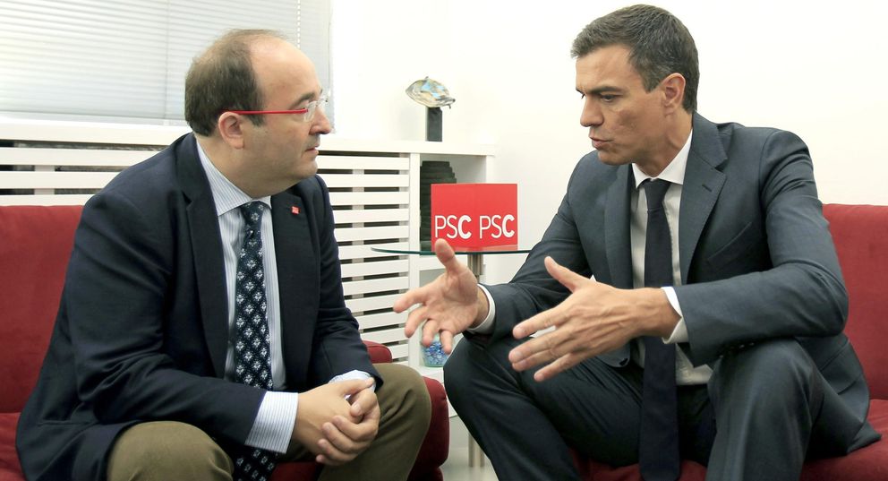 El secretario general del PSOE, Pedro Sánchez (d), y el primer secretario del PSC, Miquel Iceta. (EFE)