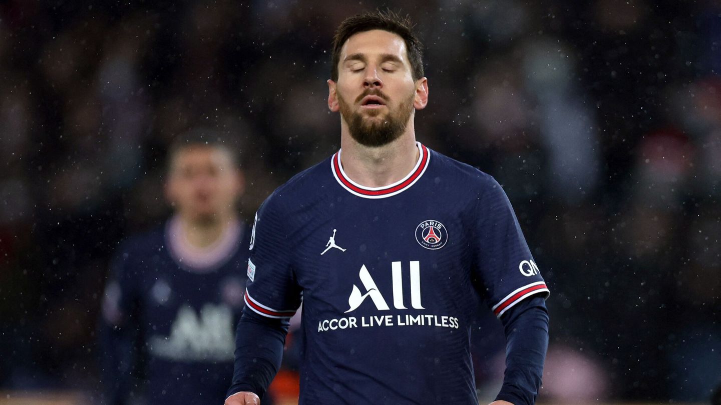 Messi se lamenta tras fallar el penalti. (Sarah Meyssonnier)