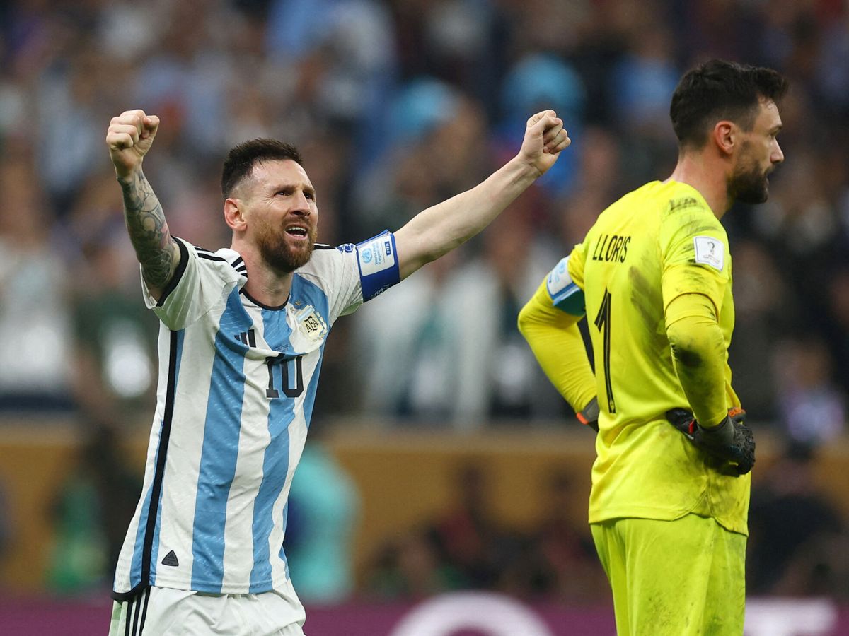 Foto: Lionel Messi celebra uno de sus goles en la final contra Francia en el Mundial de Qatar 2022 (REUTERS/Kai Pfaffenbach)