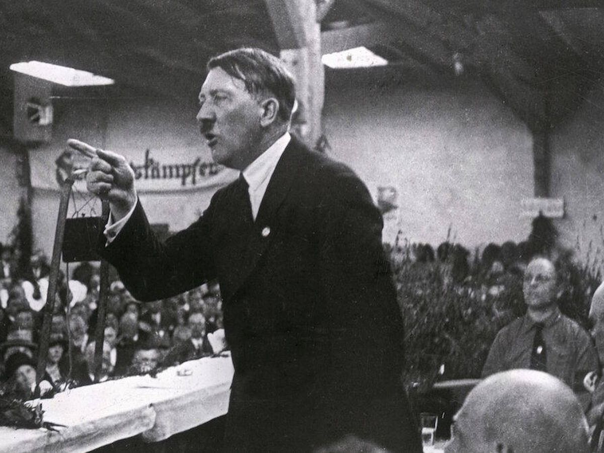 Foto: Adolf Hitler en un discurso en 1925.