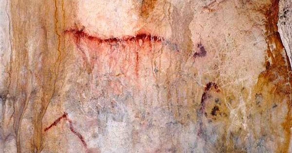 Foto: Pintura paleolítica de bóvido acéfalo en la cueva del Toro, Benalmádena (Málaga)